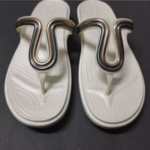 Crocs Sanrah Metalblock rose gold oyster white flat comfort sandals